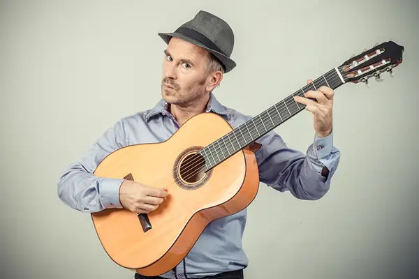 COURS DE MUSIQUE MANU GUITARE